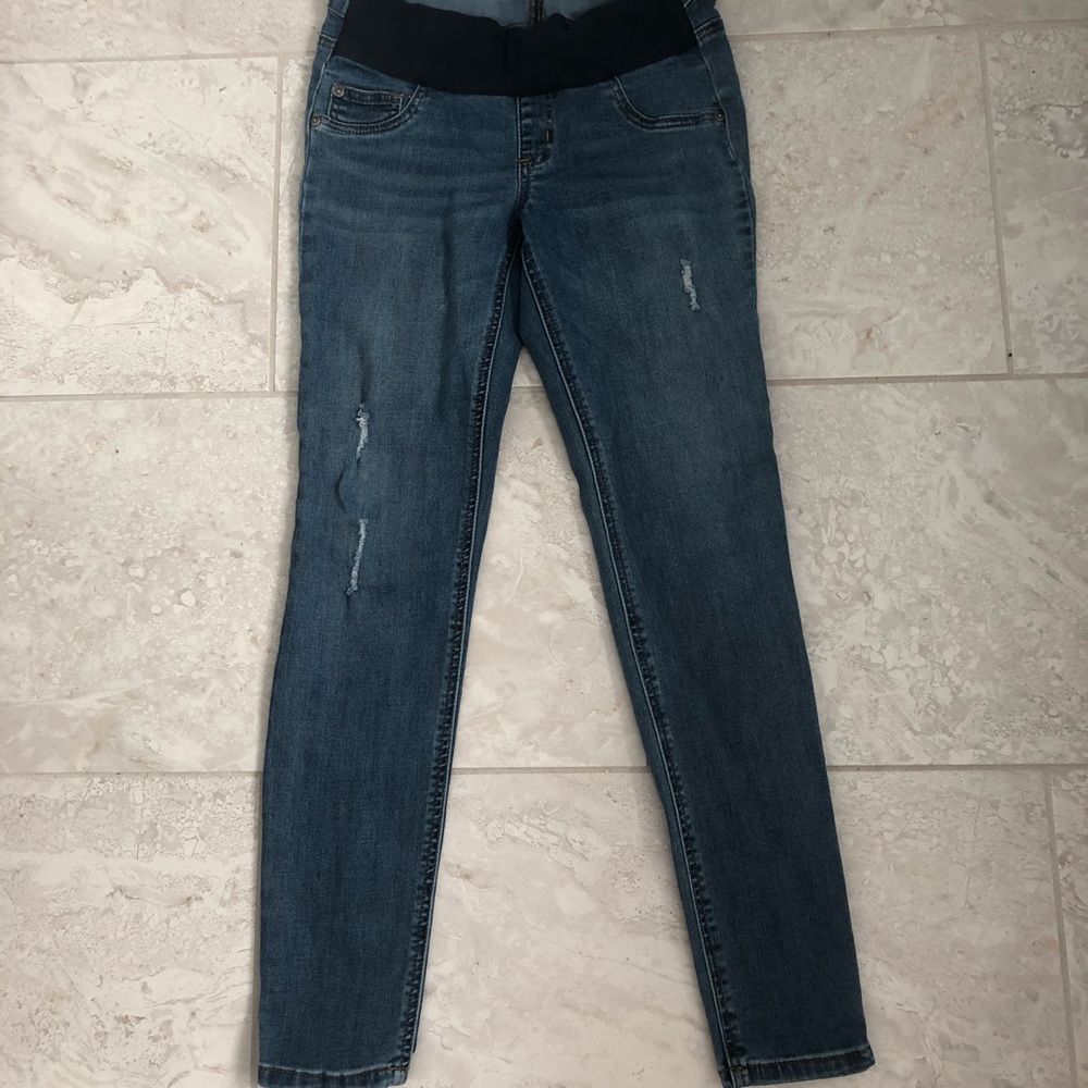 Maternity skinny jeans, under belly